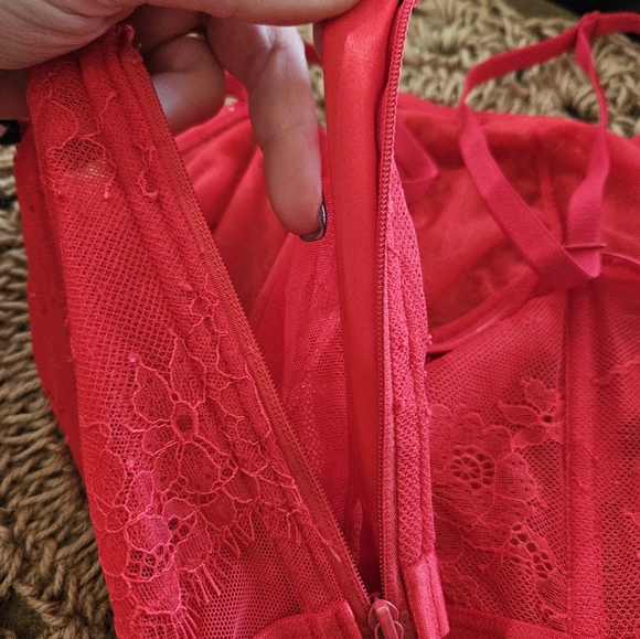 NWT VS Very Sexy unlined strapless- large - Picture 11 of 12